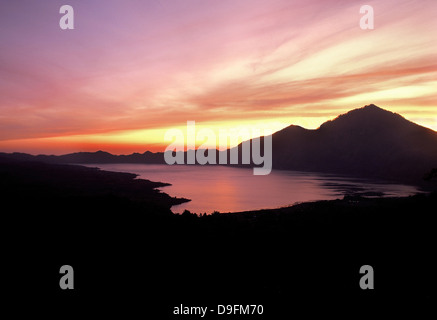 Gunung Batur e il lago, Bali, Indonesia, sud-est asiatico Foto Stock