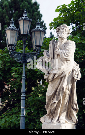 Statua presso la Cattedrale di San Pietro e Paolo, la Cattedrale di Brno, Brno, Moravia del Sud, Repubblica Ceca Foto Stock