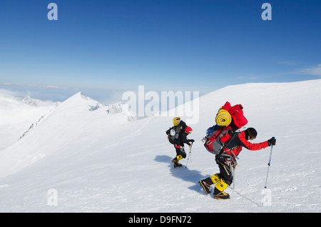 Escursione di alpinismo sul Monte McKinley, 6194m, Parco Nazionale di Denali, Alaska, STATI UNITI D'AMERICA Foto Stock