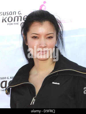 Kelly Hu Susan G. Komen la quindicesima la contea "Gara per la cura" tenutasi presso il Dodger Stadium di Los Angeles, California - 06.03.11 Foto Stock