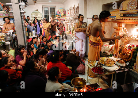 Celebrazione nella Parigi Ganesh temple, Parigi, Francia Foto Stock