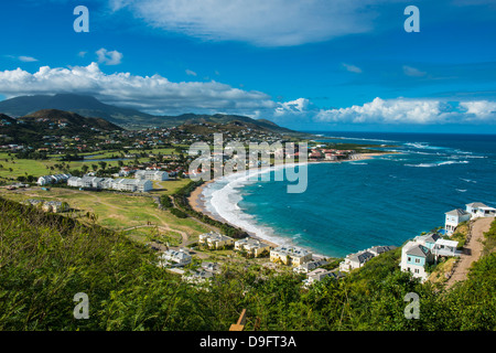 Vista sul Nord Frigate Bay su Saint Kitts, Saint Kitts e Nevis, Isole Sottovento, West Indies, dei Caraibi Foto Stock