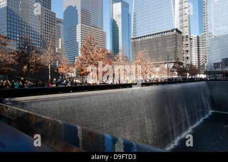 Ground Zero, la Nazionale 9/11 Memorial presso il sito del World Trade Center di Manhattan, New York, Stati Uniti d'America Foto Stock