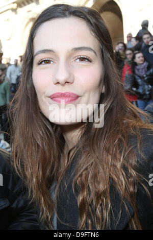 Zoe Felix settimana della moda di Parigi pronto a indossare Autunno/Inverno 2011 - Stella McCartney - al di fuori di Parigi, Francia - 07.03.11 Foto Stock