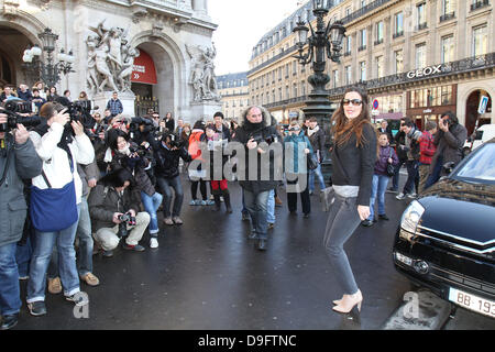 Zoe Felix settimana della moda di Parigi pronto a indossare Autunno/Inverno 2011 - Stella McCartney - al di fuori di Parigi, Francia - 07.03.11 Foto Stock