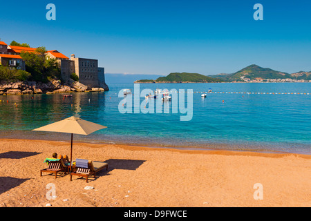 Hotel beach, Sveti Stefan, ora Aman Sveti Stefan Hotel, Montenegro Foto Stock