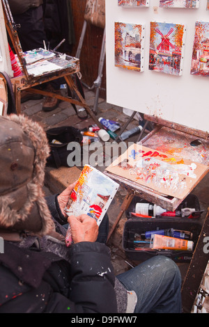 Un artista di strada al lavoro nella famosa Place du Tertre a Montmartre, Paris, Francia Foto Stock