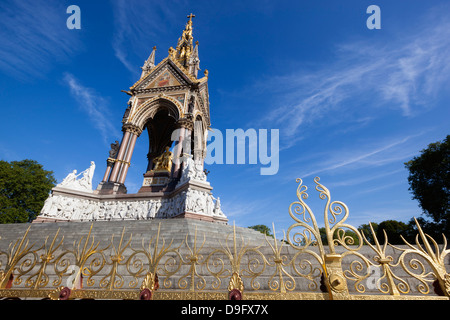 L'Albert Memorial, i giardini di Kensington, London, England, Regno Unito Foto Stock