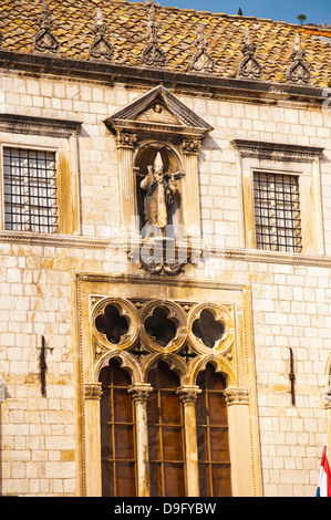Palazzo Sponza e una statua di San Biagio, Dubrovnik Città Vecchia, sito Patrimonio Mondiale dell'UNESCO, Dubrovnik, Croazia Foto Stock