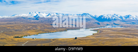 Alessandrina del lago e delle montagne innevate, regione di Canterbury, Isola del Sud, Nuova Zelanda Foto Stock