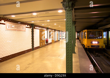 Vorosmarty ter Stazione della Metropolitana, Budapest, Ungheria Foto Stock