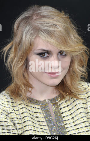 Beatrice Martin aka Coeur de pirate settimana della moda di Parigi pronto a indossare Autunno/Inverno 2011 - Chanel - Interno a Parigi, Francia - 08.03.11 Foto Stock