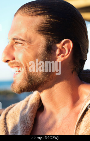 Close-up di un uomo sorridente Foto Stock