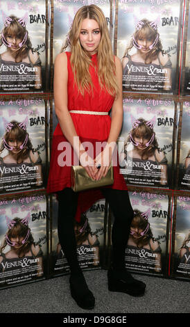 Keeley Hazell presso la UK film premiere di 'Venere e il Sole " Londra, Inghilterra - 10.03.11 Foto Stock