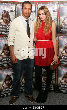 Ukweli Roach e Keeley Hazell presso la UK film premiere di 'Venere e il Sole " Londra, Inghilterra - 10.03.11 Foto Stock