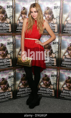 Keeley Hazell presso la UK film premiere di 'Venere e il Sole " Londra, Inghilterra - 10.03.11 Foto Stock