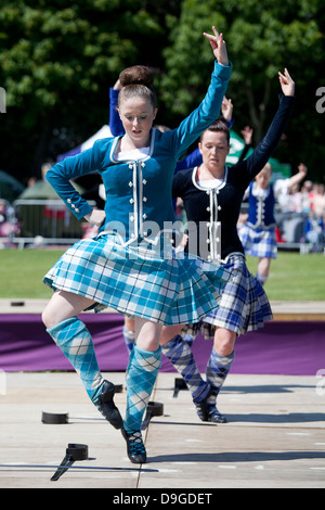 Spada ballerine alla Aberdeen Highland Games, 16 giugno 2013 Foto Stock