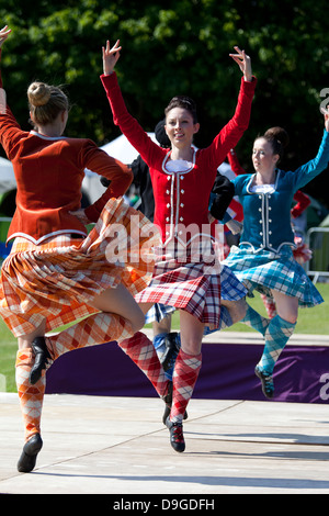 Aberdeen, Scozia - Giugno 16th, 2013: ballerini presso l'Highland Games in Hazlehead Park, Aberdeen Foto Stock