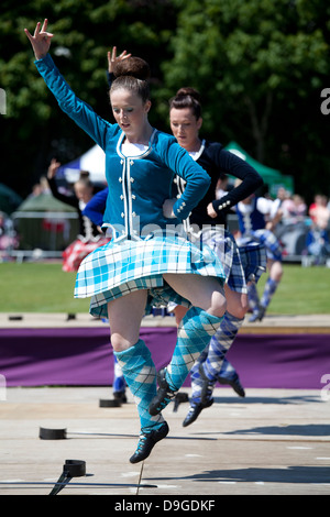 Spada ballerine alla Aberdeen Highland Games, 16 giugno 2013 Foto Stock