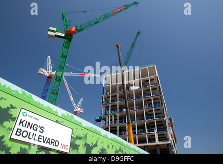 Lavori di costruzione dietro la stazione di Kings Cross, London Foto Stock