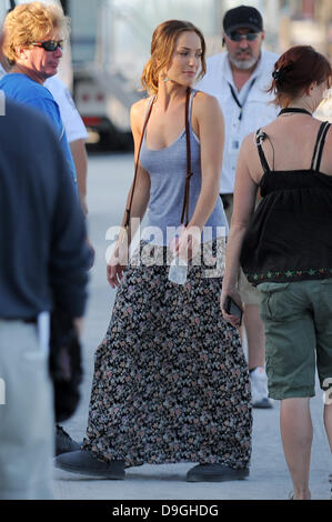 Minka Kelly sul set della nuova serie TV "Charlies Angels' di South Beach Miami Beach, Florida - 16.03.11 Foto Stock