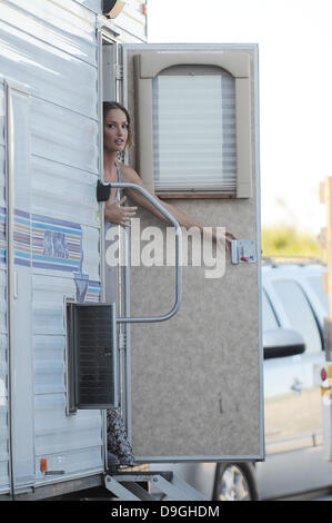 Minka Kelly sul set della nuova serie TV "Charlies Angels' di South Beach Miami Beach, Florida - 16.03.11 Foto Stock