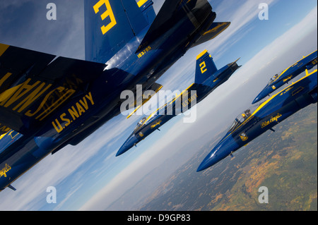 F/A-18 calabroni del Blue Angels volare in formazione su Colorado. Foto Stock