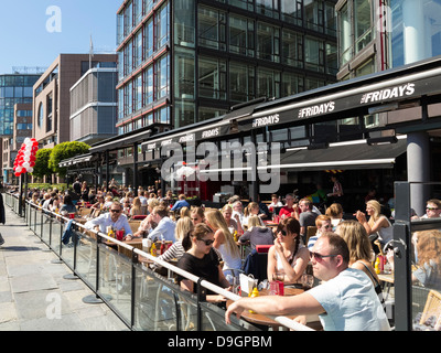 Oslo - TGI Fridays bar cafe ristoranti lungo il mare al porto di Oslo, Norvegia, Europa Foto Stock