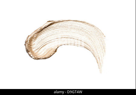 Oro sweep di crema ombretto ritagliato su uno sfondo bianco Foto Stock