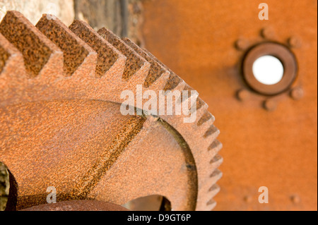 Close up di vecchi abbandonati, rusty macchinari. Foto Stock