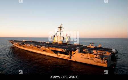 Febbraio 16, 2013 - La portaerei USS Carl Vinson (CVN 70) è attualmente in corso nell'Oceano Pacifico. Foto Stock