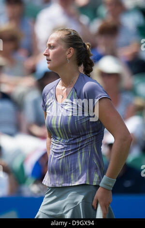 Eastbourne, Regno Unito. Il 19 giugno 2013. Aegon International 2013 - Giorno 5. Petra KVITOVA della Repubblica ceca reagisce disappointedly dopo aver perso un punto chiave nella sua partita contro Yanina Wickmayer del Belgio sul Centre Court. Wickmayer ha vinto la partita in tre set. Credito: Mike francese/Alamy Live News Foto Stock