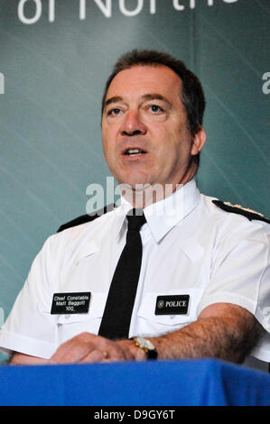 Belfast, Irlanda del Nord. Il 19 giugno 2013. PSNI CHIEF CONSTABLE loda la polizia e manifestanti grazie per rendere il 2013 summit G8 di Fermanagh il più gentile e più tranquilla di sempre. Credito: Stephen Barnes/Alamy Live News Foto Stock