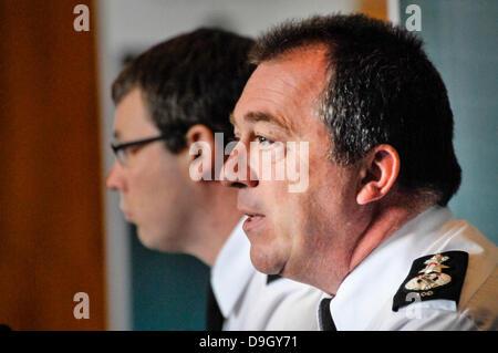 Belfast, Irlanda del Nord. Il 19 giugno 2013. PSNI CHIEF CONSTABLE loda la polizia e manifestanti grazie per rendere il 2013 summit G8 di Fermanagh il più gentile e più tranquilla di sempre. Credito: Stephen Barnes/Alamy Live News Foto Stock