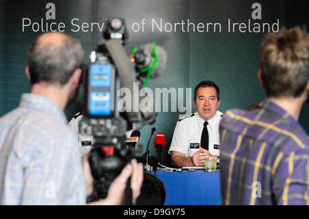 Belfast, Irlanda del Nord. Il 19 giugno 2013. PSNI CHIEF CONSTABLE loda la polizia e manifestanti grazie per rendere il 2013 summit G8 di Fermanagh il più gentile e più tranquilla di sempre. Credito: Stephen Barnes/Alamy Live News Foto Stock