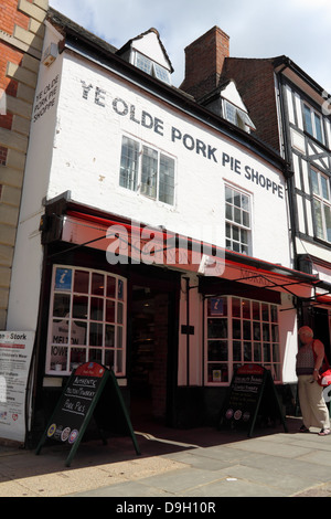 Dickinson & Morris " Ye Olde pasticcio di maiale Shoppe' in Melton Mowbray Town Center, Leicestershire, Inghilterra Foto Stock