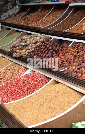 Frutta secca e legumi in un mercato in stallo in Marocco Foto Stock