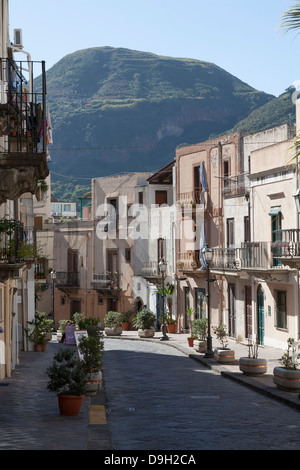 Strade e vicoli di Lipari, Isole Eolie, Italia Foto Stock