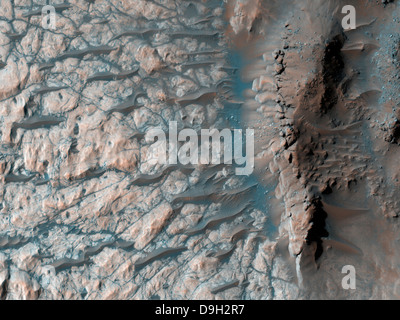 Parte del pavimento di un grande cratere da impatto nel Southern Highlands su Marte. Foto Stock