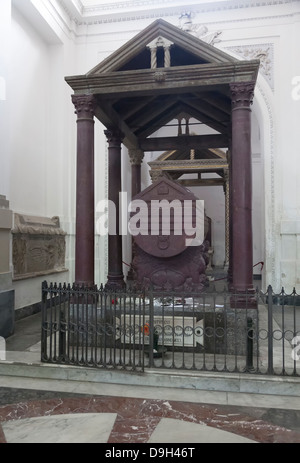 Tomba Reale di Federico II, la Cattedrale di Palermo, Palermo, Sicilia, Italia Foto Stock