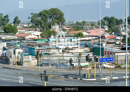 Township di Gugulethu area lungo autostrada N2, Cape Town, Sud Africa Foto Stock