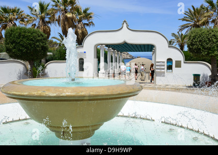 Fontana all'entrata di Kallithea e bagni termali, Kallithea, Rodi (Rodi), del Dodecaneso, Egeo Meridionale Regione, Grecia Foto Stock