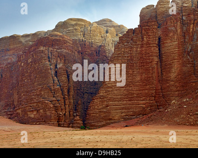 Ingresso al Khazali Canyon di Wadi Rum, Aqaba Giordania, Medio Oriente Foto Stock