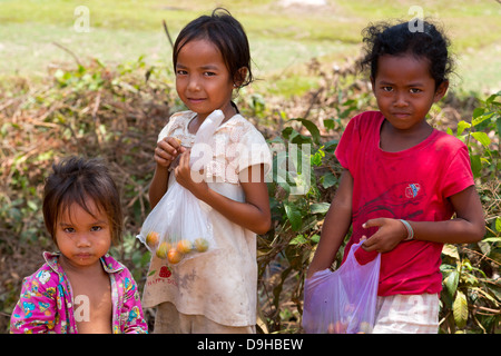 I bambini nella provincia di Kampot, Cambogia Foto Stock