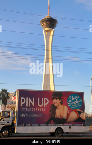 Las Vegas Nevada,West Sahara Avenue,cartellone,pubblicità,pubblicità pubblicitaria annunci pubblicitari,in movimento,mobile,pubblicità pubblicitaria annunci pubblicitari,Stratosphere Casin Foto Stock