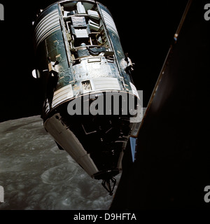 Vista dell'Apollo 17 il comando e moduli di servizio in orbita lunare. Foto Stock