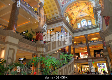 Las Vegas Nevada, The Strip, South Las Vegas Boulevard, Forum Shops at Caesars Palace, shopping shopper shopping shopper negozi mercati di mercato buy Foto Stock