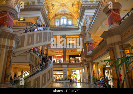 Las Vegas Nevada, The Strip, South Las Vegas Boulevard, Forum Shops at Caesars Palace, shopping shopper shopping shopper negozi mercati di mercato buy Foto Stock