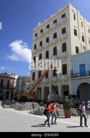 I lavori di costruzione è in corso su una casa sulla Plaza Vieja nel centro della città di Havana, Cuba, 10 aprile 2013. Foto: Peter Zimmermann Foto Stock