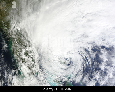Ottobre 26, 2012 - uragano Sandy oltre alle Bahamas, con l'occhio della tempesta nei pressi dell'isola di Grand Bahama. Foto Stock